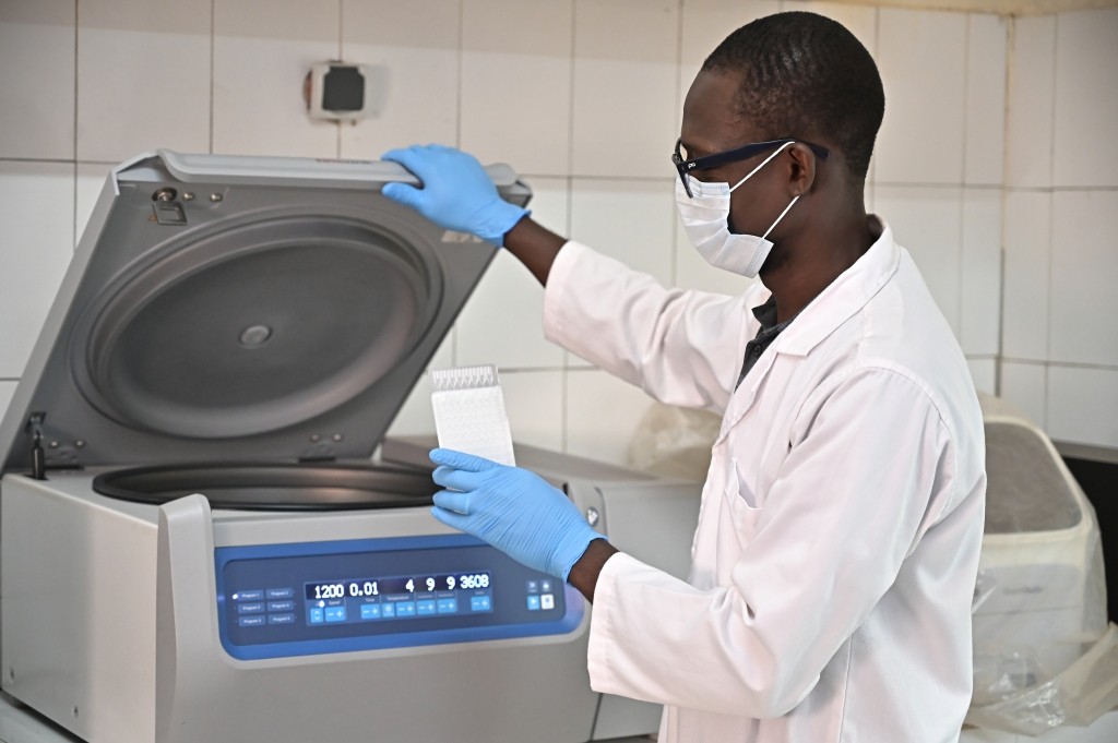 Chargement de la centrifugeuse